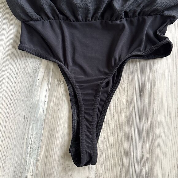 Boohoo Ruffle Top Bodysuit Size 6 - Picture 8 of 8